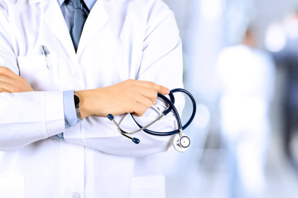 inetrnal medicine doctor holding a stethoscope